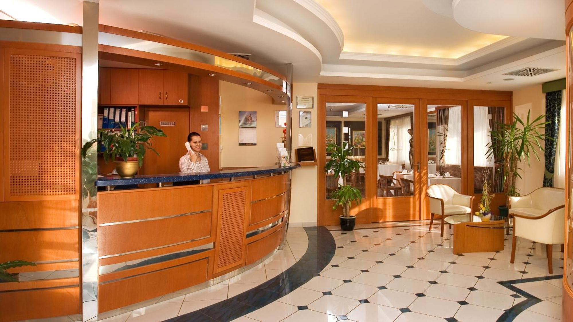 Hotel Kalvaria Superior Gyor Ngoại thất bức ảnh