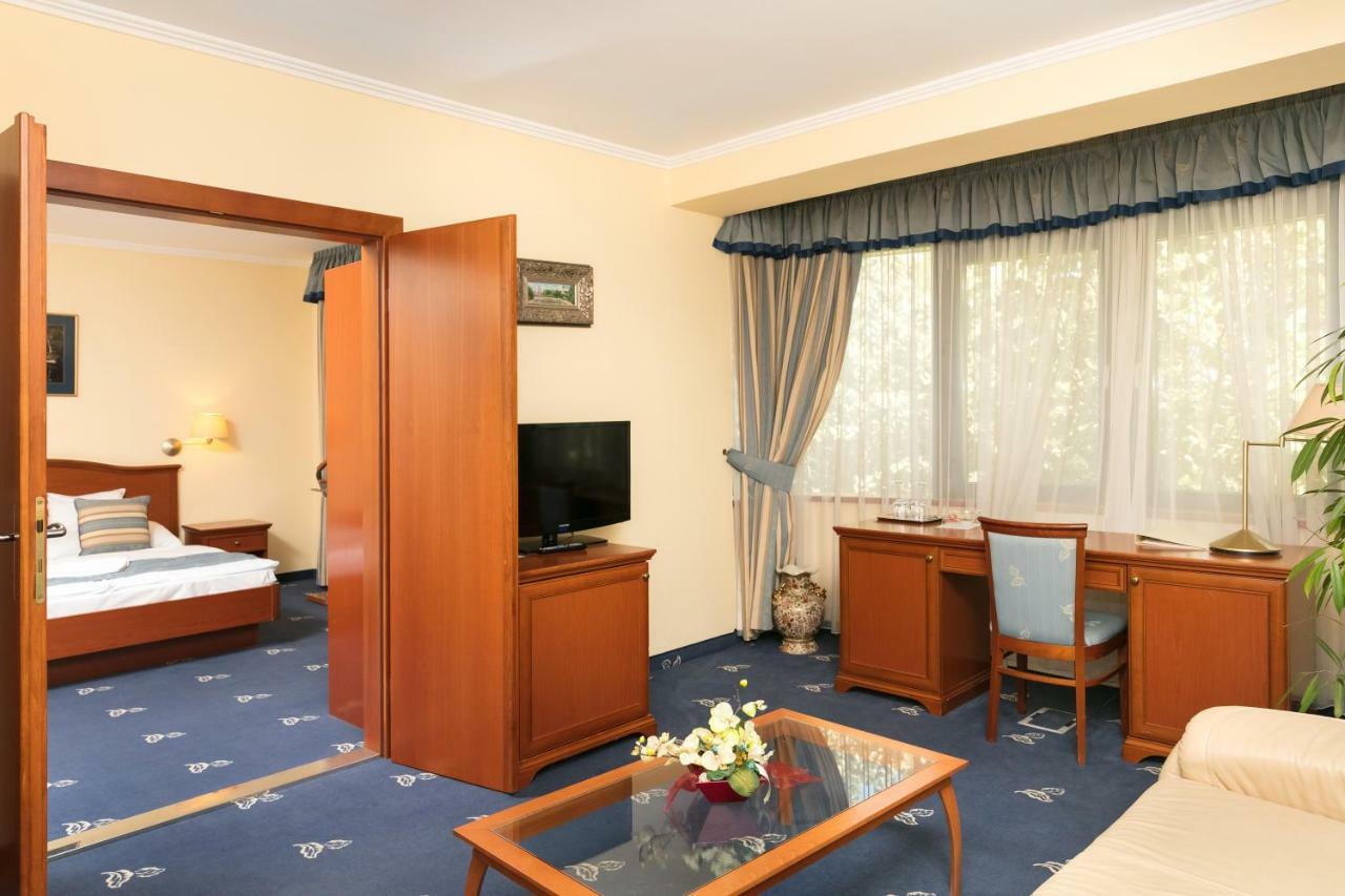 Hotel Kalvaria Superior Gyor Ngoại thất bức ảnh